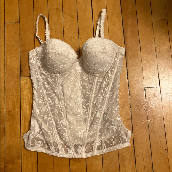 Beautiful lace corset top - Picture 2 of 9